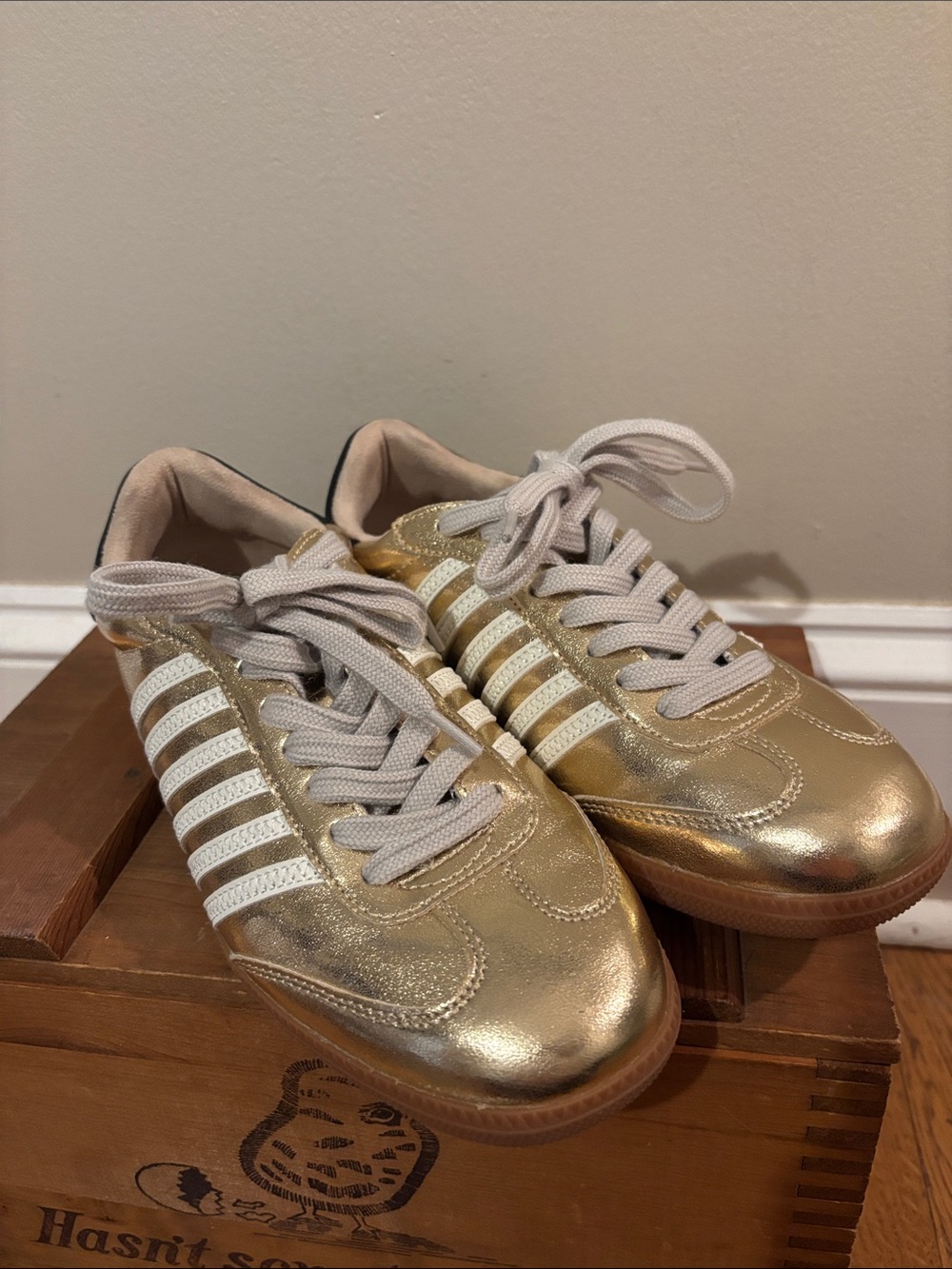 SHUSHOP Stevie Metallic Gold Sneakers White Stripe Retro Gum Sole Womens 8.5